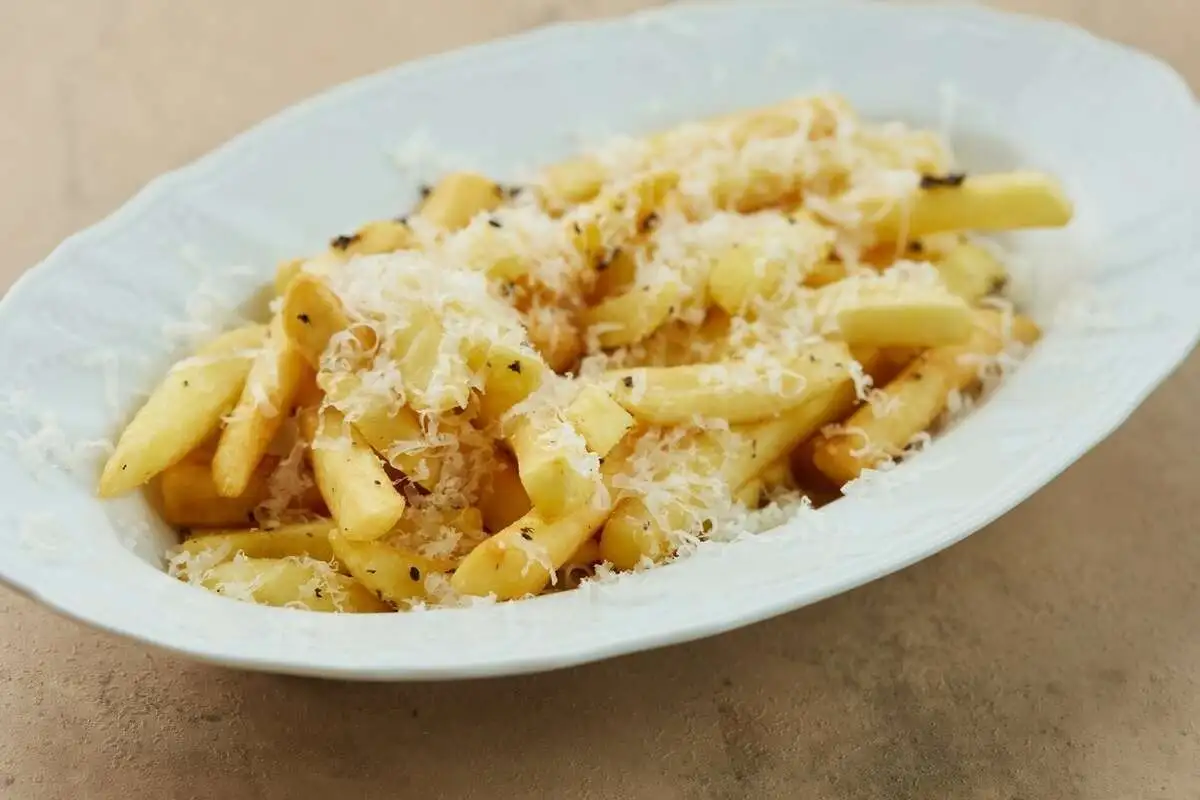 Картофель фри с пармезаном и трюфелем
