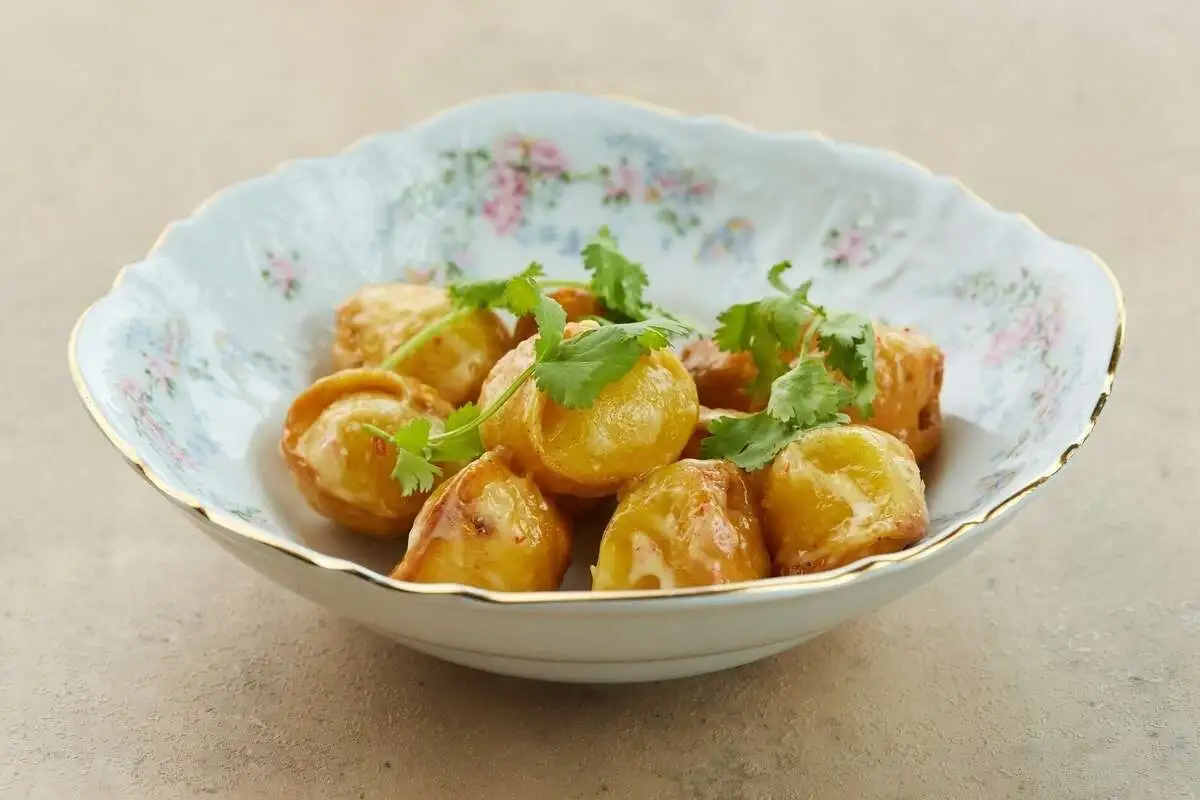 Жареные пельмени с креветками и моцареллой