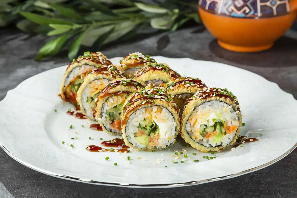 Темпурный ролл с лососем