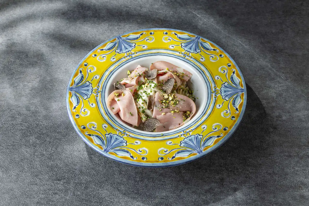 Казаречче со сливочным соусом и мортаделлой