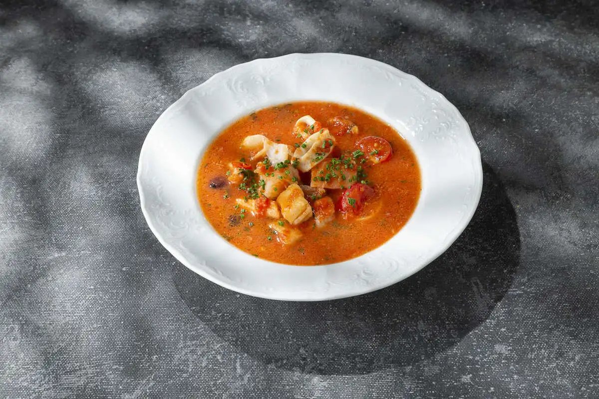 Томатный суп из морепродуктов 