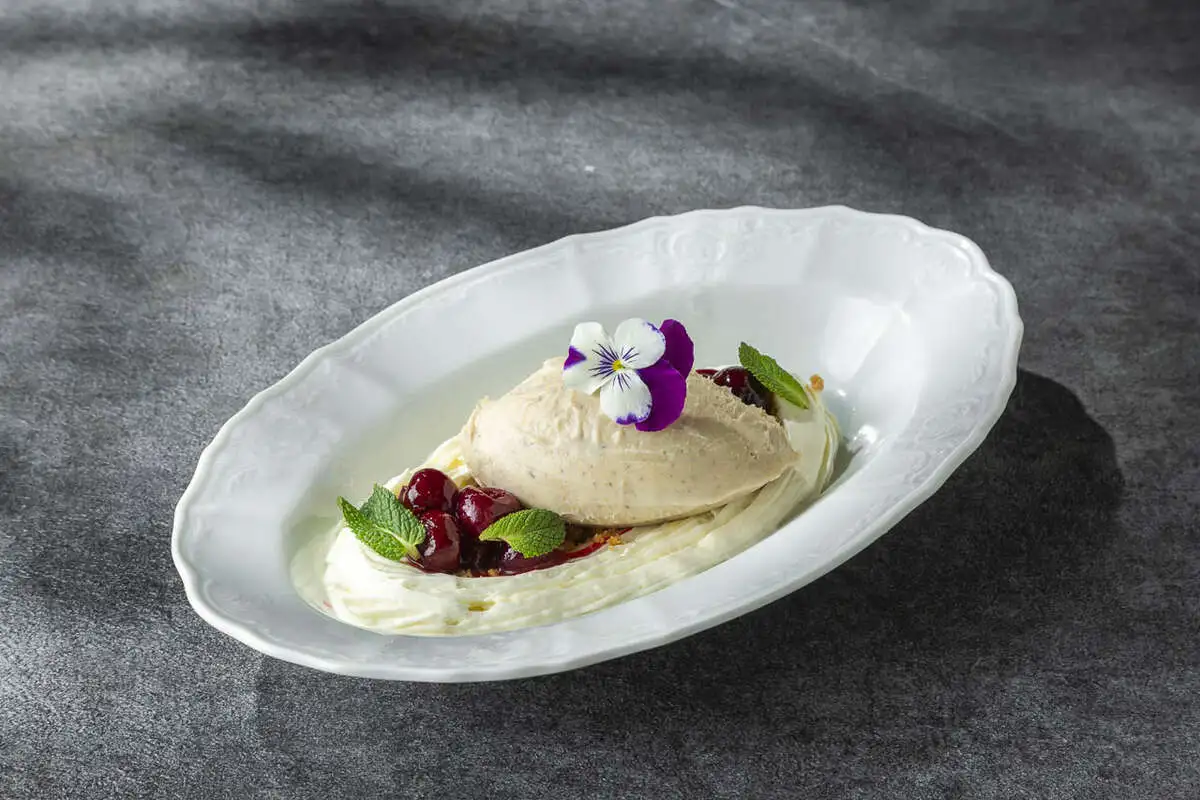 Гашаш из фейхоа с вишней и миндалём 