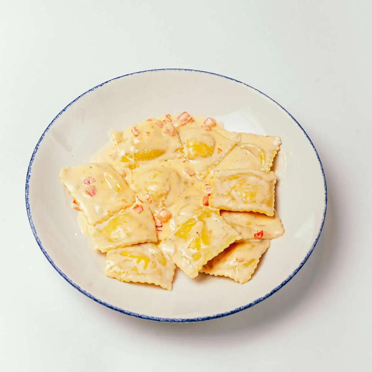 Равиоли с креветками и лососем