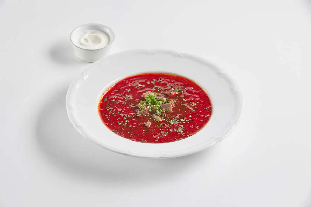 Борщ с телячьими щечками