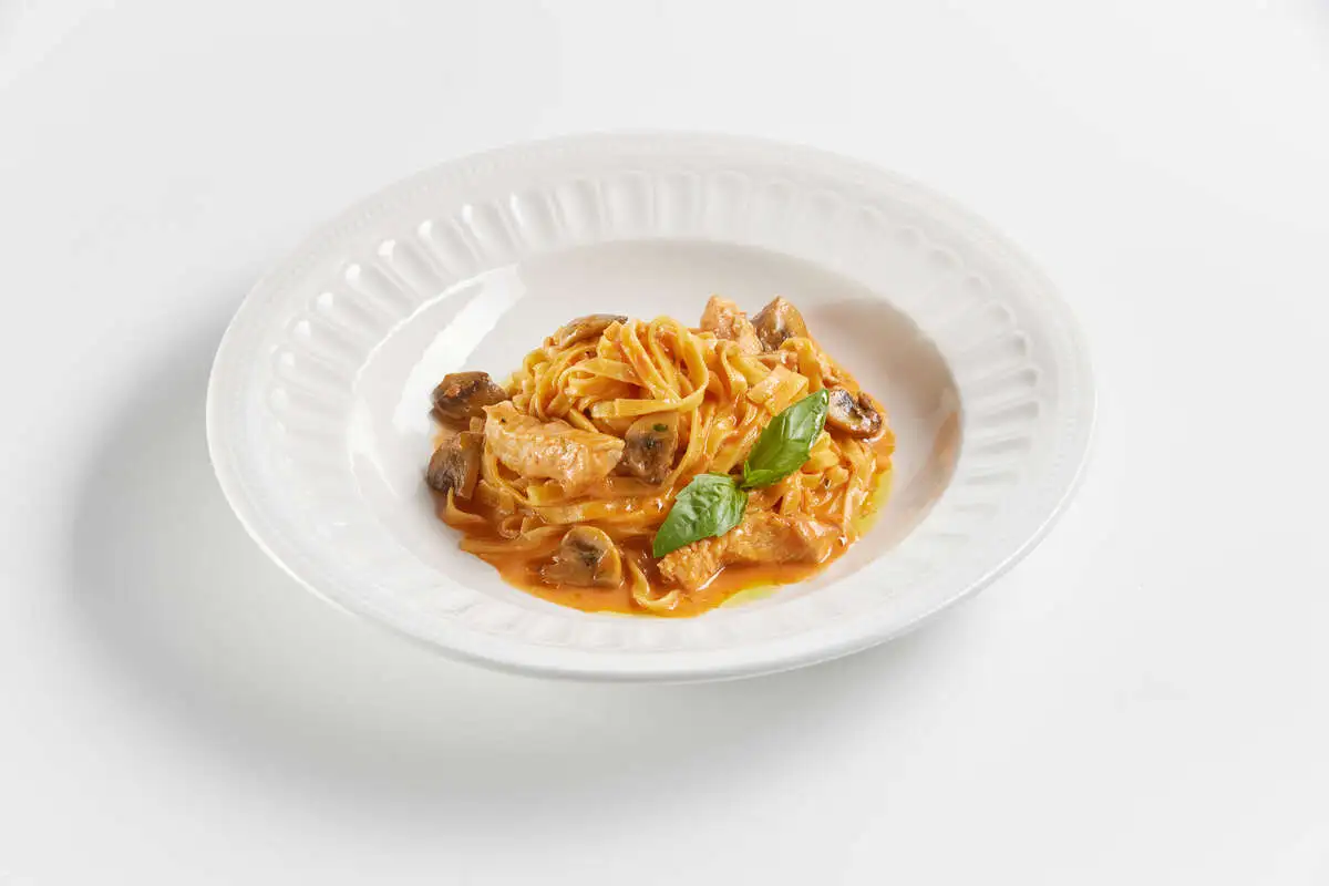 Тальятелле с грибами и индейкой