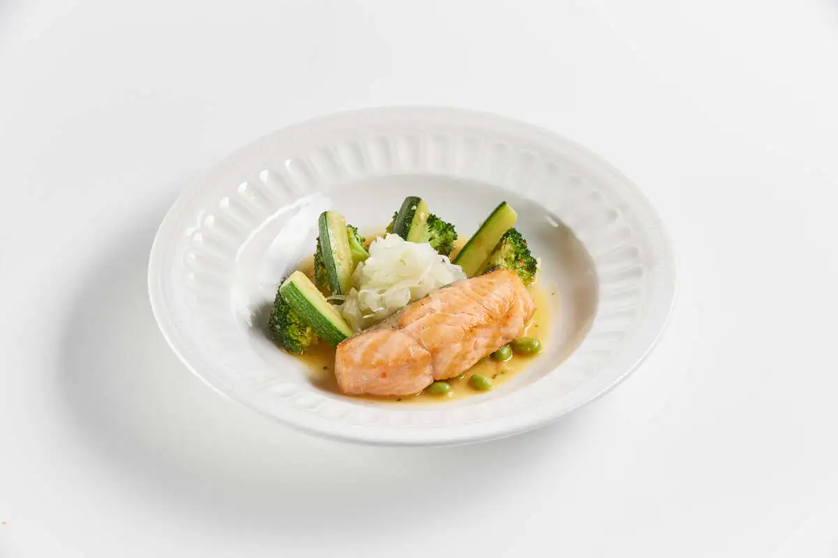 Лосось с овощами и фенхелем