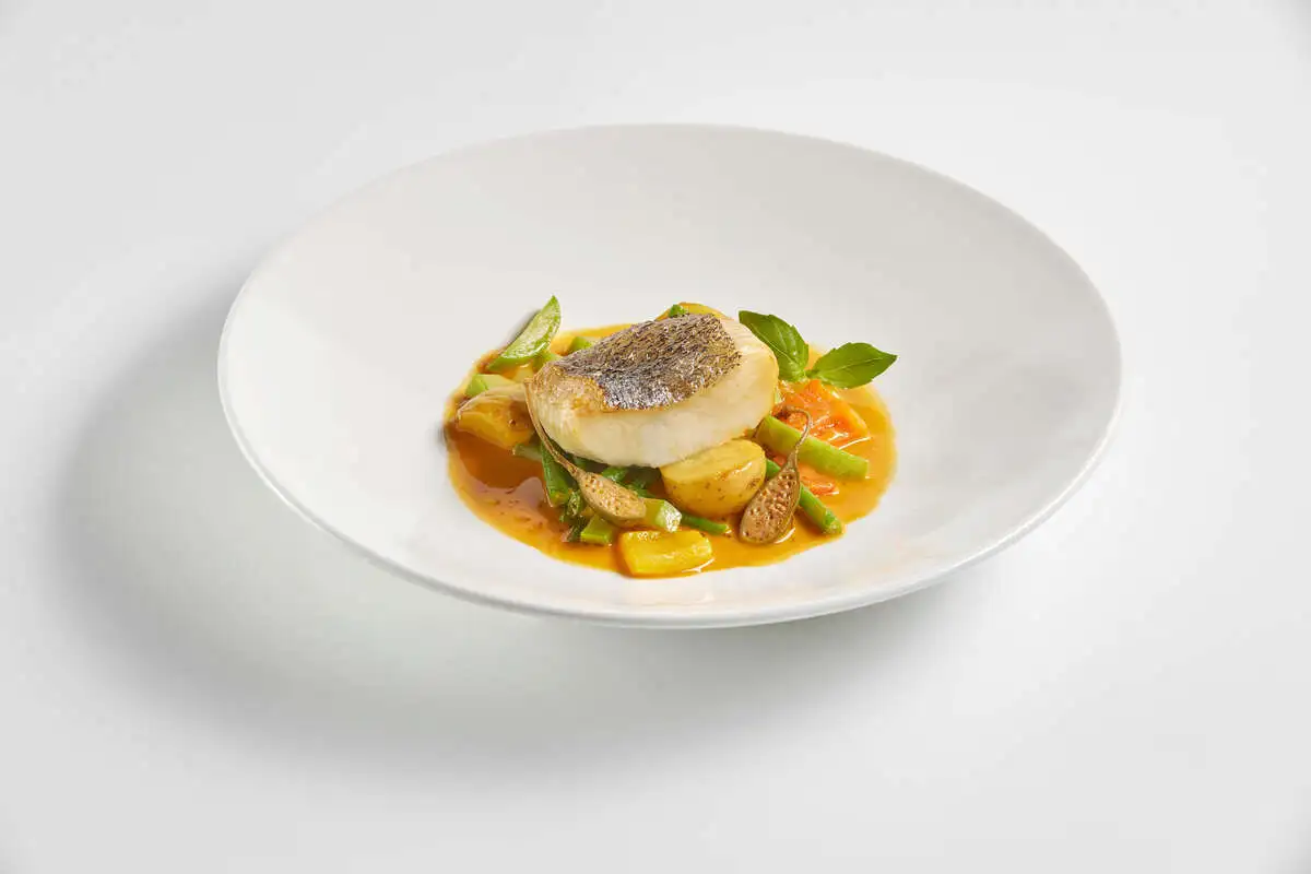 Палтус с соте из овощей