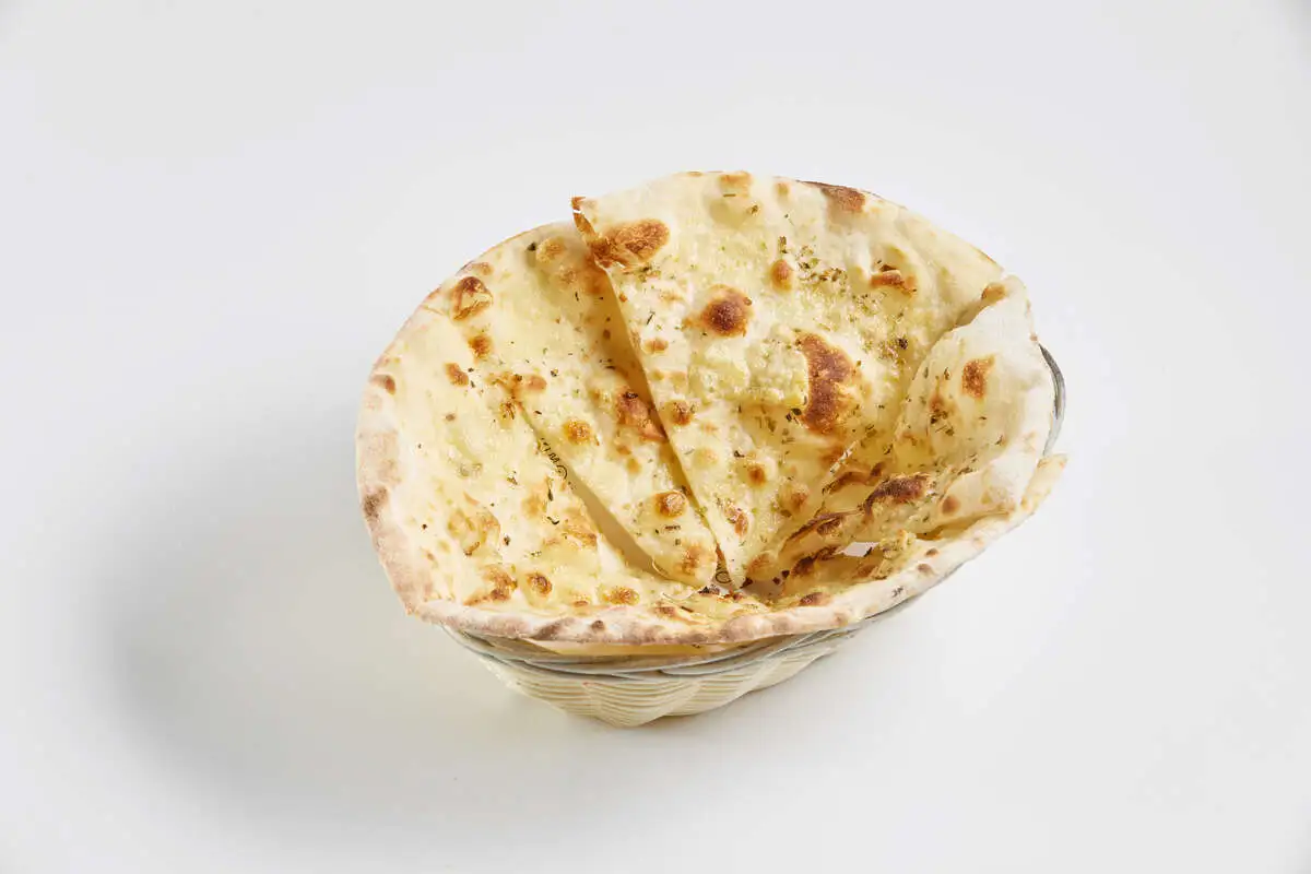 Фоккача пшеничная с пармезаном