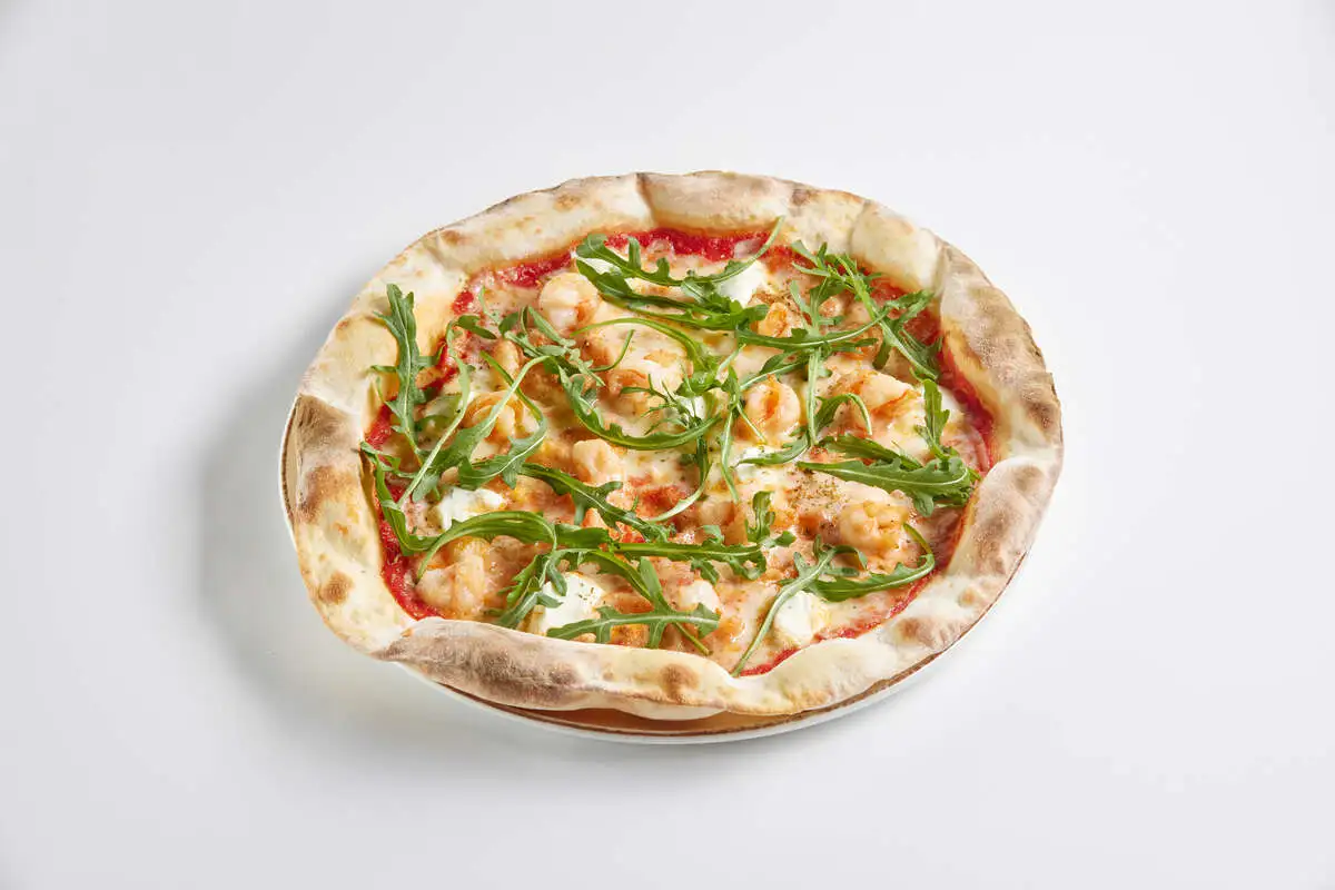 Пицца рукола с креветками