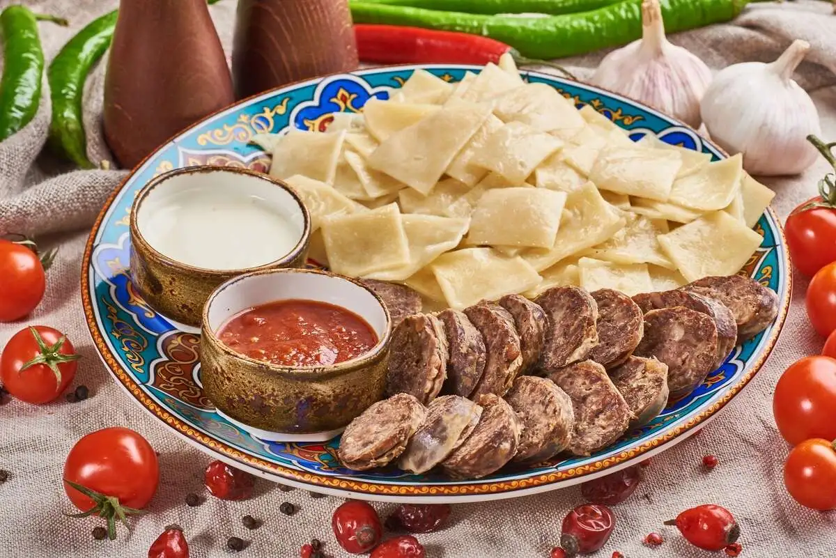 Тонкий хинкал с сушенной колбасой