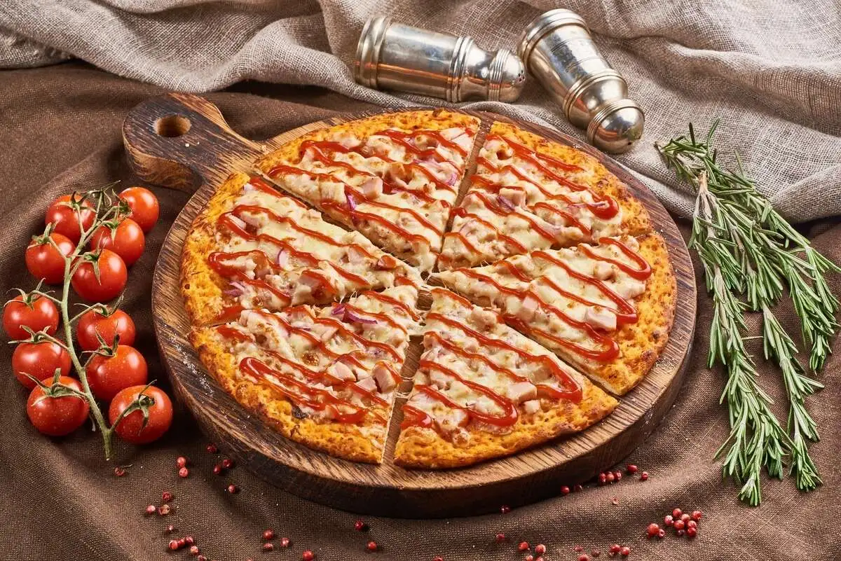 Пицца куриная с соусом барбекю