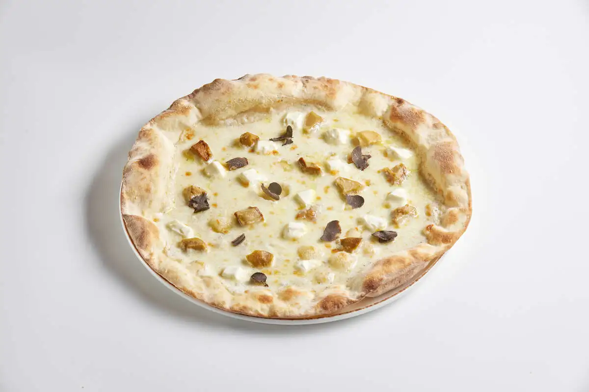 Пицца с черным трюфелем и белыми грибами