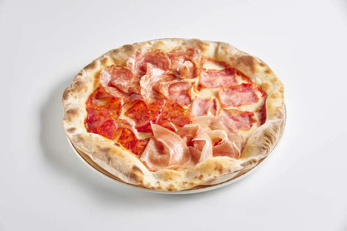 Пицца 4 салями