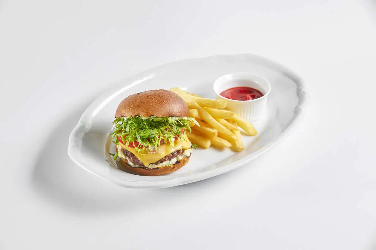 Мини-бургер с картофелем фри