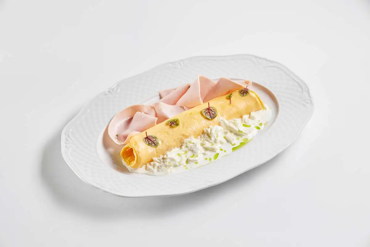 Омлет со страчателлой и мортаделлой