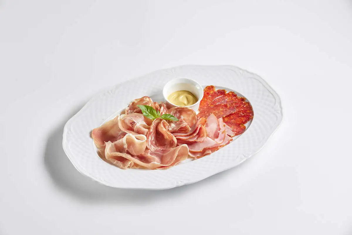 Ассорти Итальянских колбас