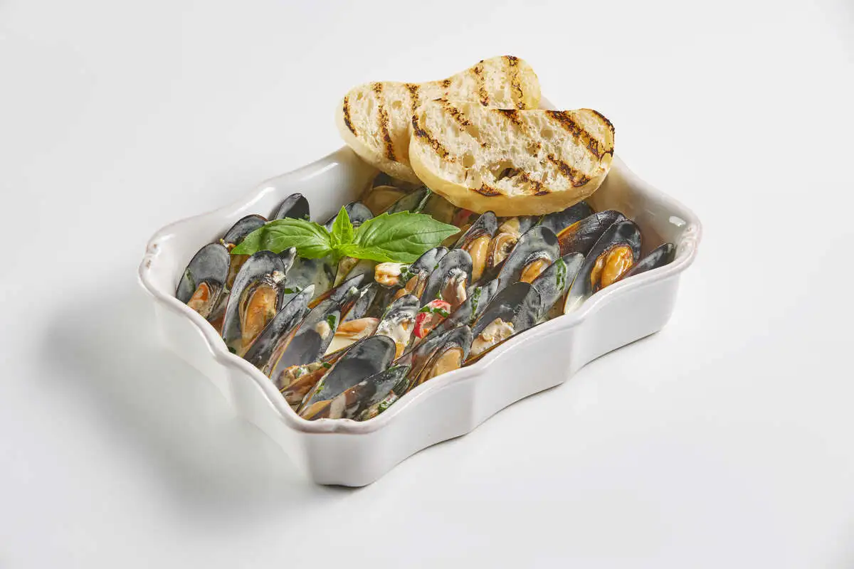 Мидии в сливочном соусе с чиабаттой