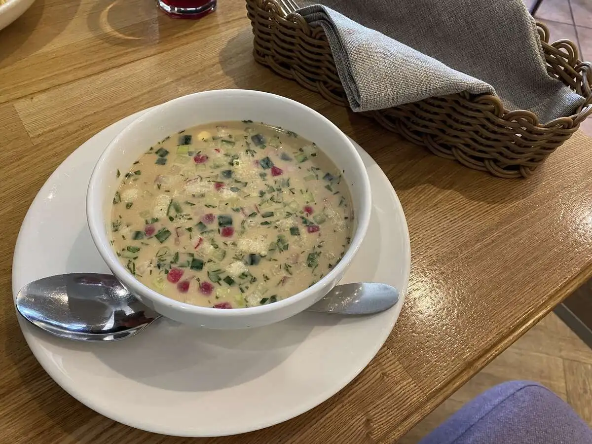 Окрошка с ветчиной на квасе