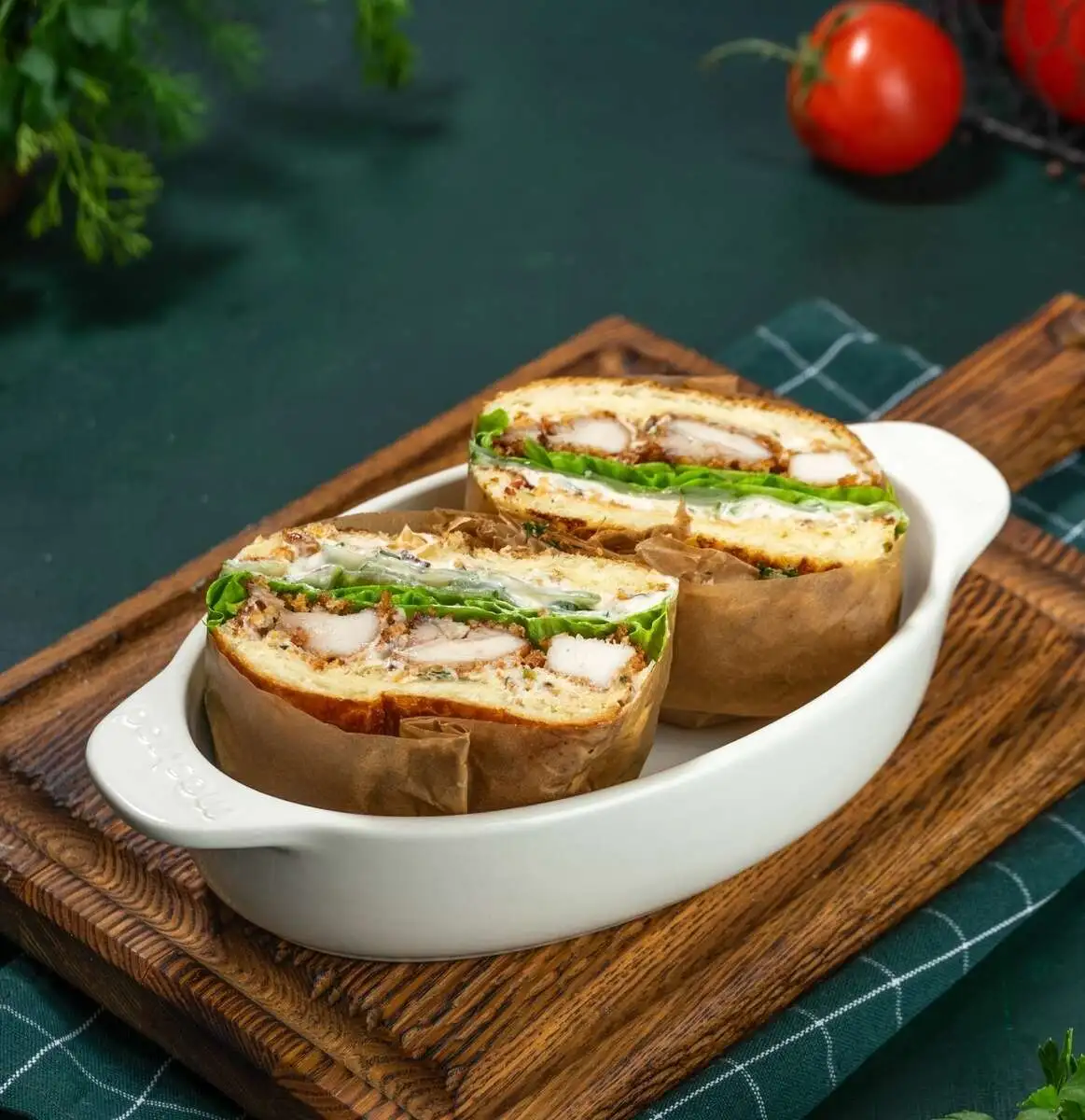 Бриошь-сендвич "Стрипсы с соусом тар-тар и пармезаном"