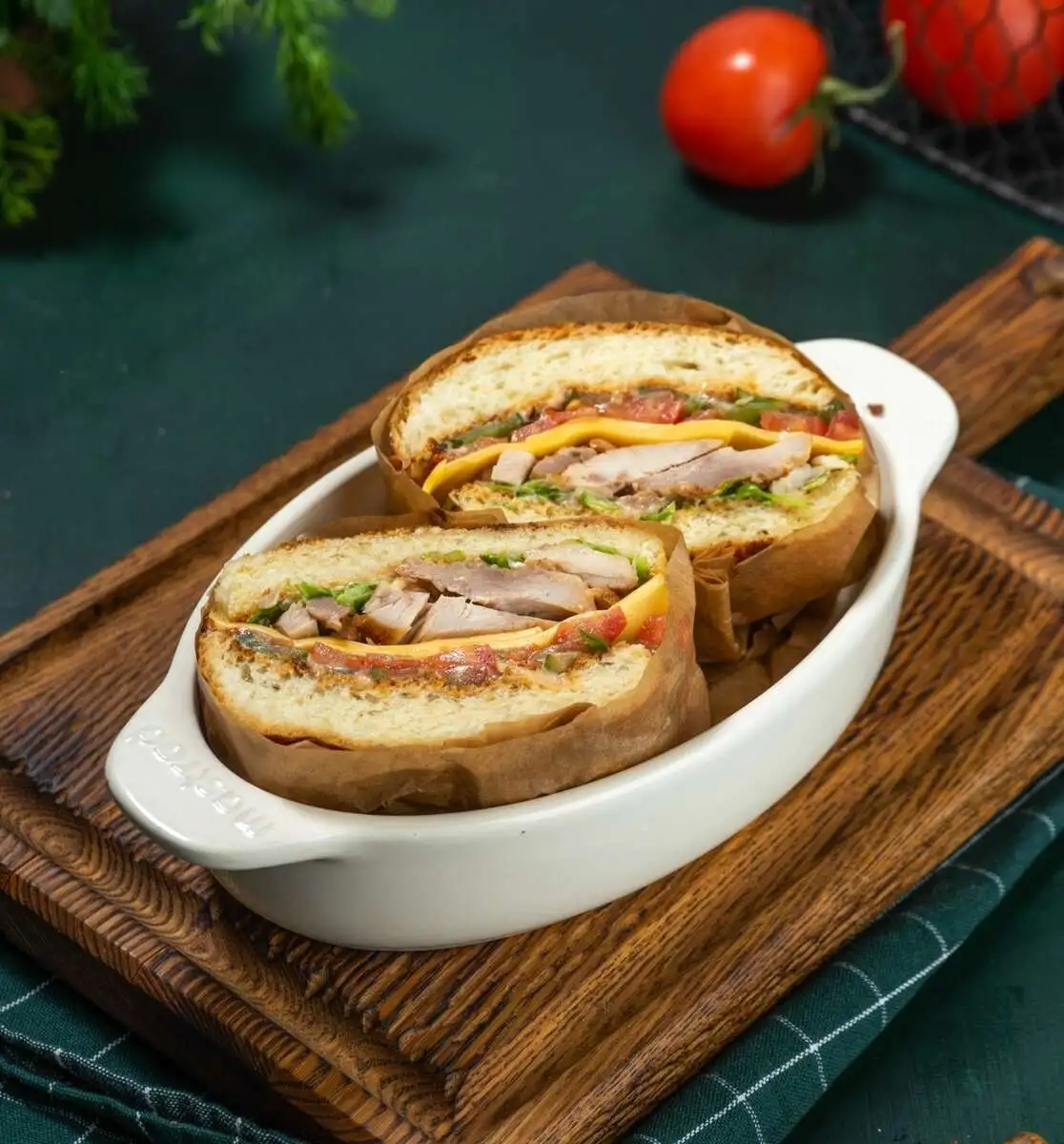 Бриошь-сендвич с куриным бедром