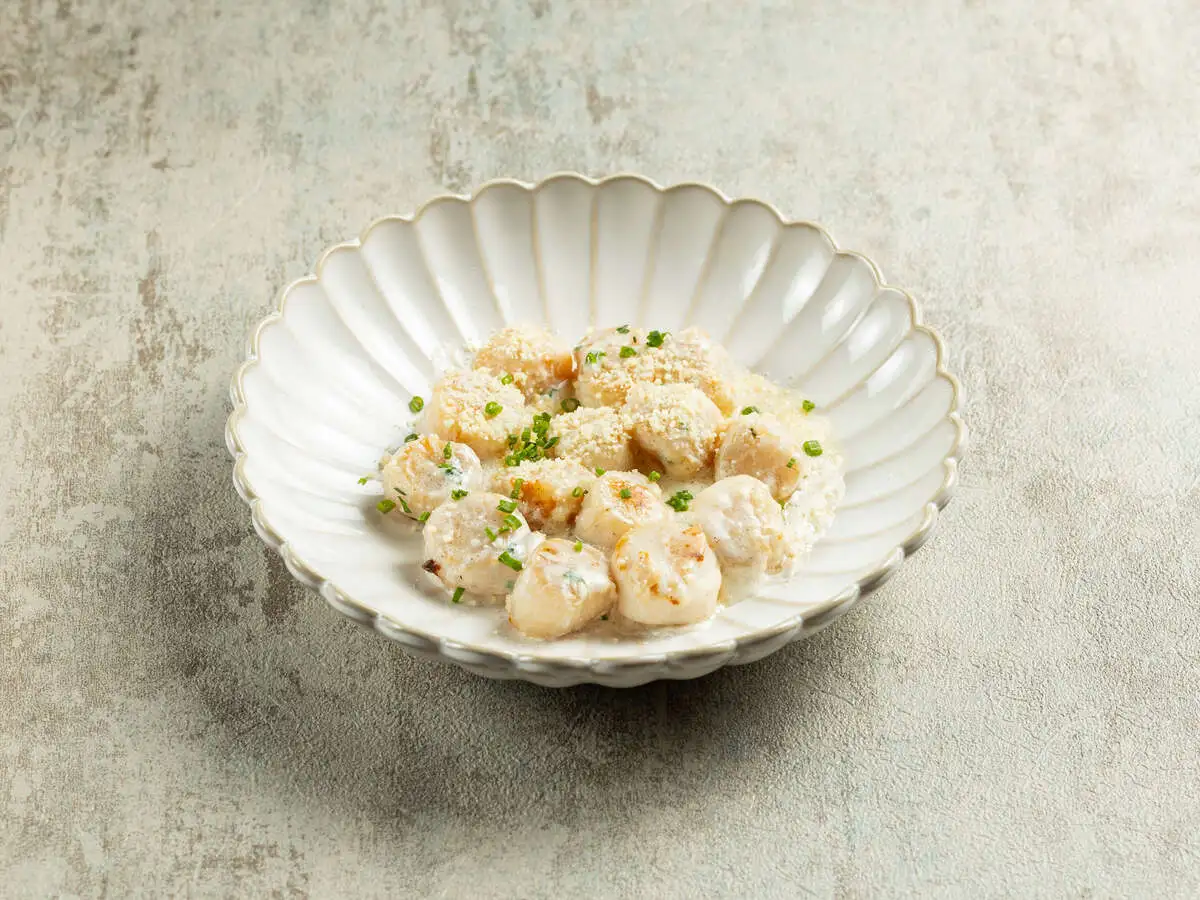 Гребешки в сливочно-чесночном соусе 