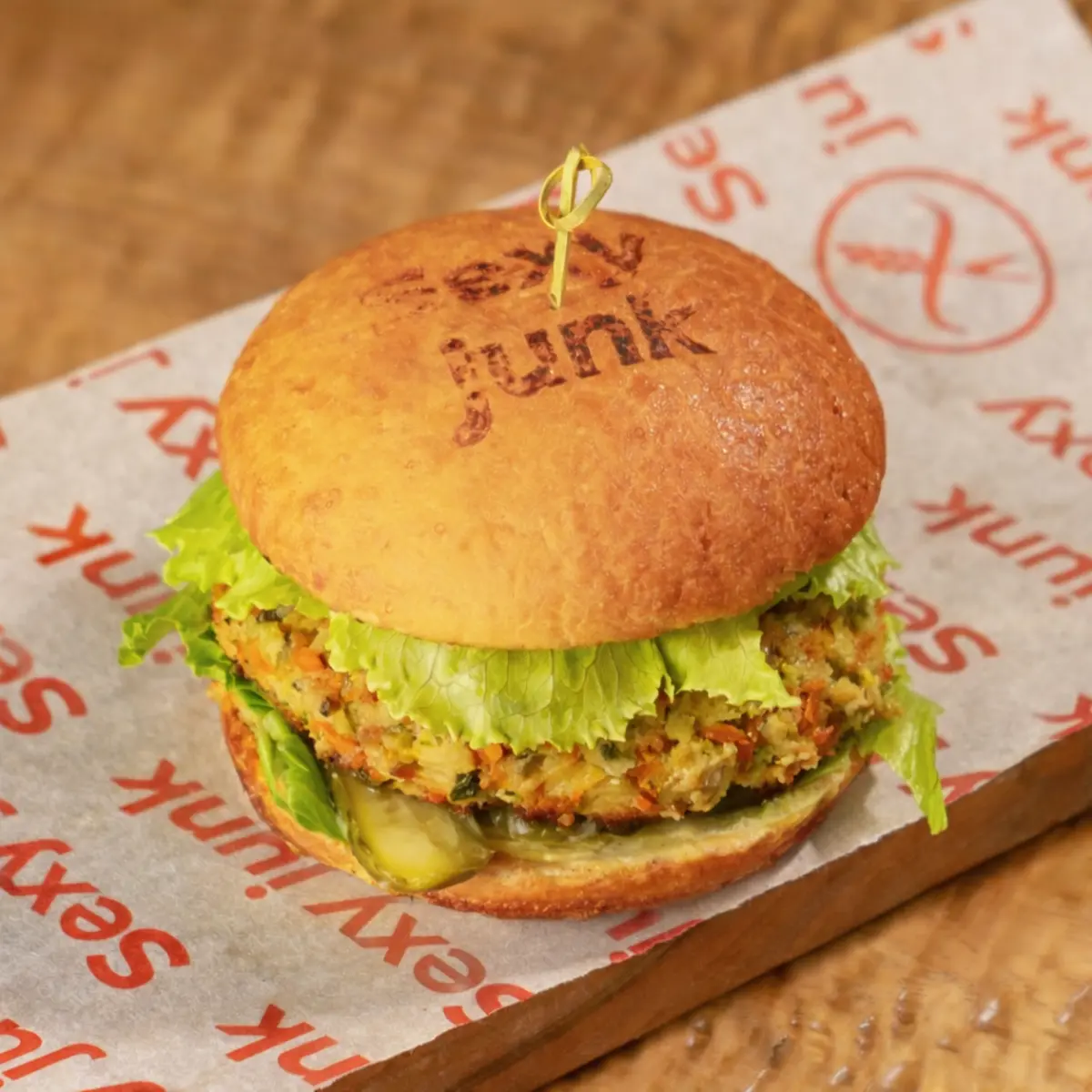 Бургер с овощным хэшбрауном и сыром на выбор