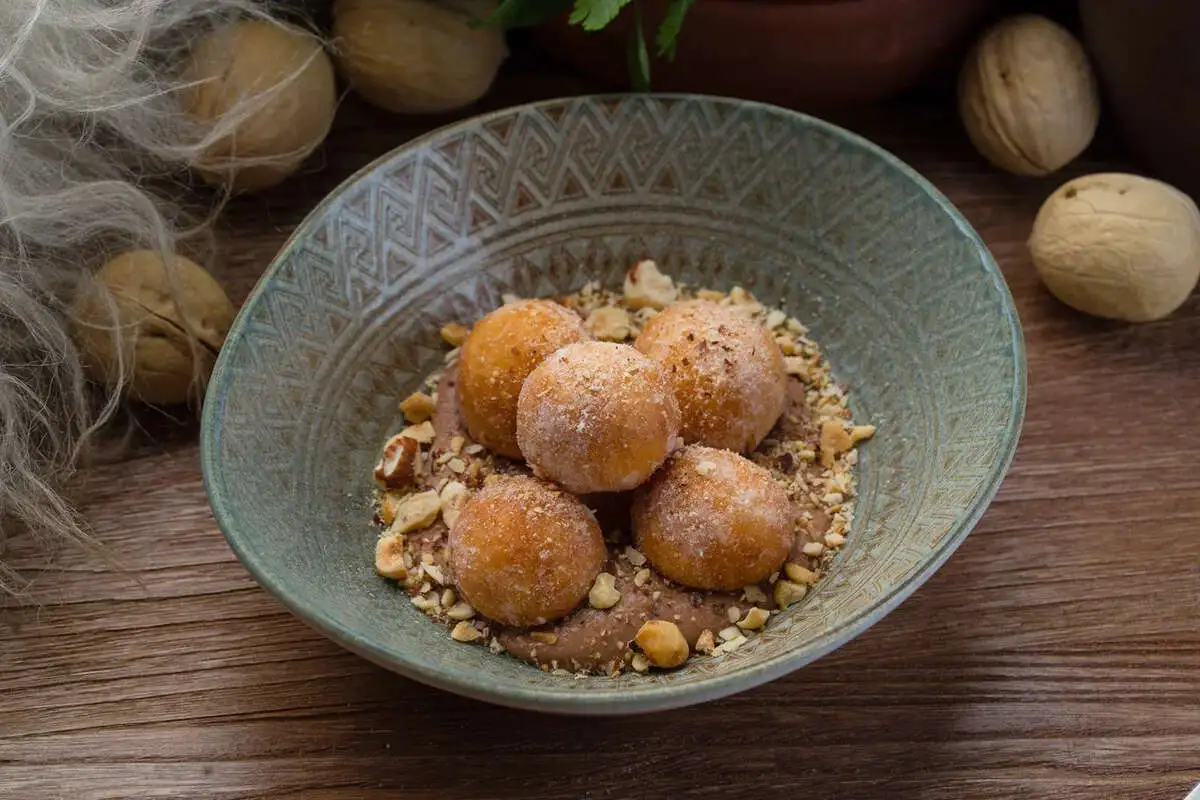 Мини-пончики с шоколадной начинкой