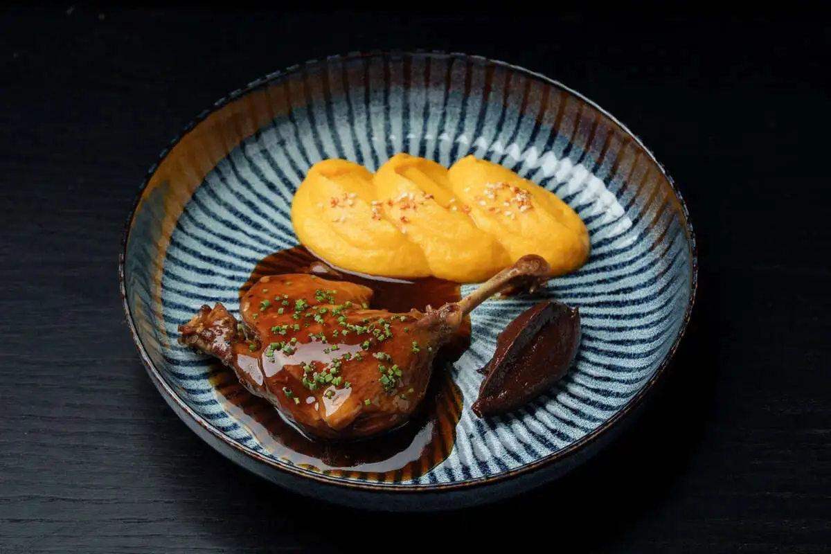 Томленая утиная ножка с пюре из тыквы 