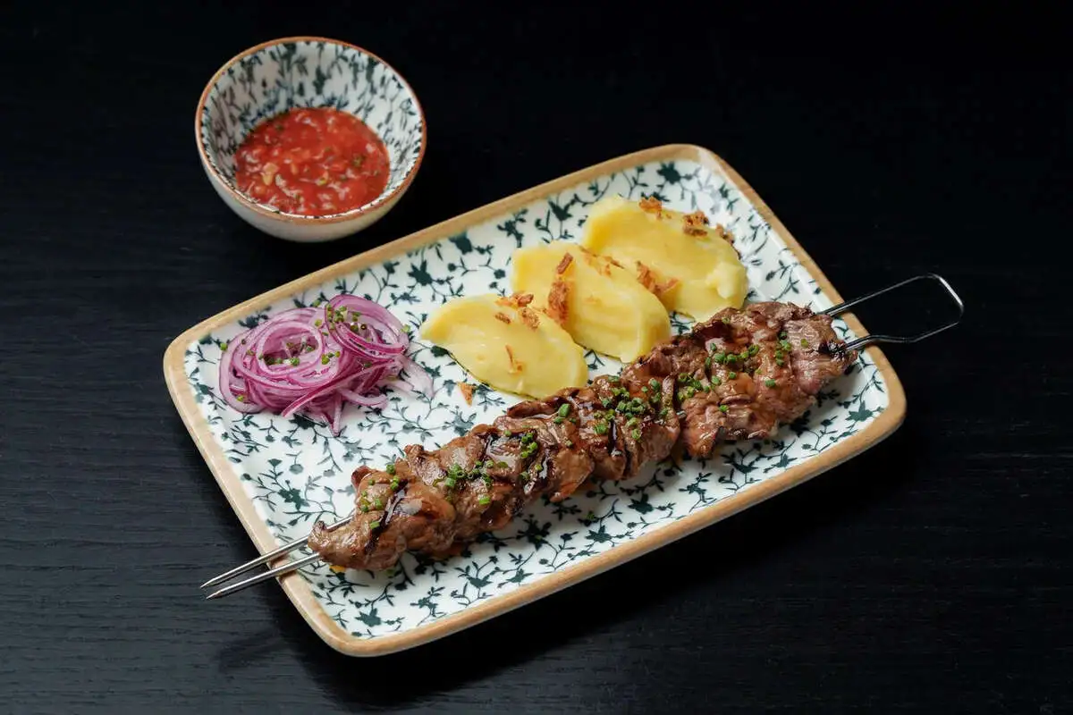 Шашлык из говядины с картофельным пюре