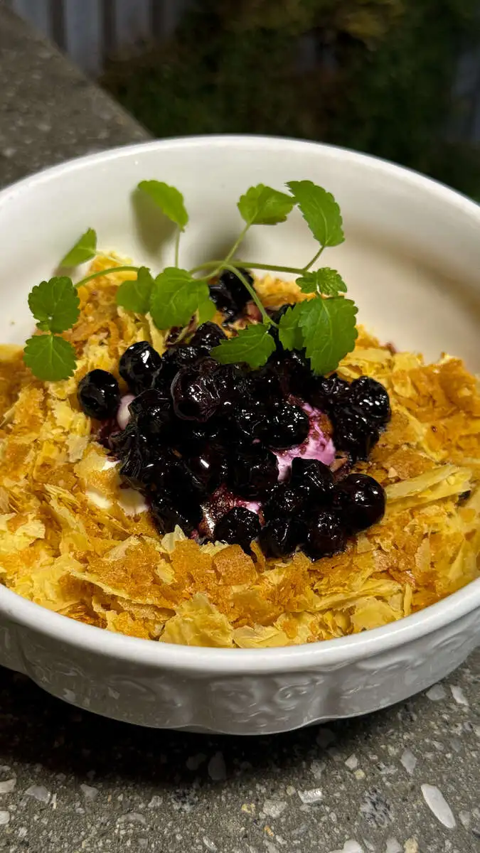 БЛ Наполеон с заворным кремом и черникой 100гр.