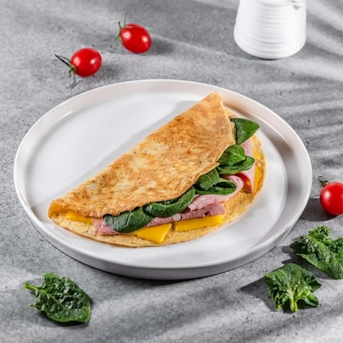 Омлет с мортаделлой и сыром чеддер