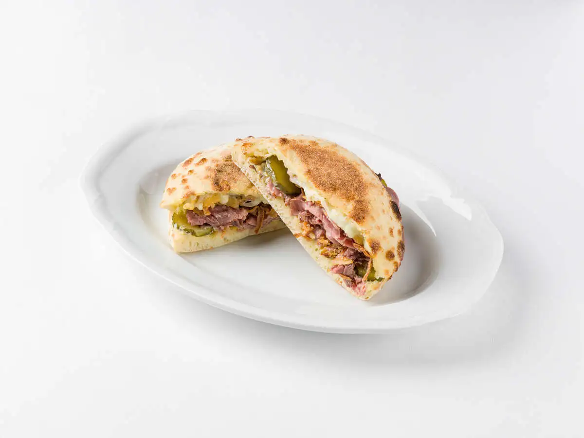 Пучча с ростбифом