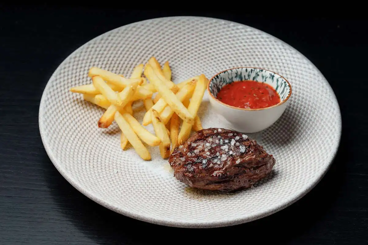  Стейк Топ-сирлойн батт с картофелем фри