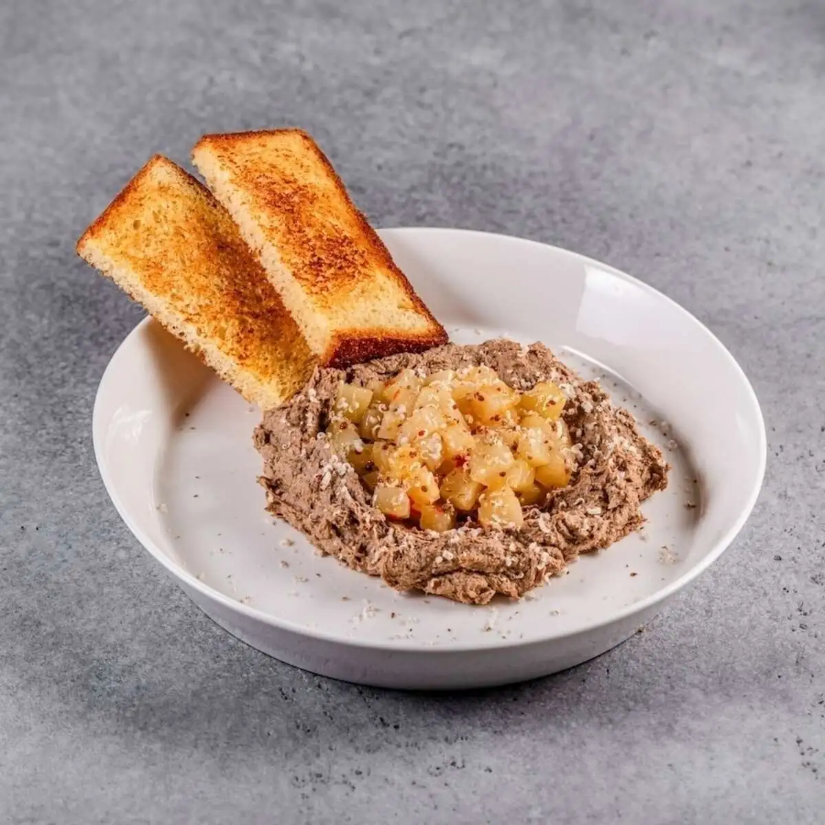 Паштет из печени с тостом бриошь