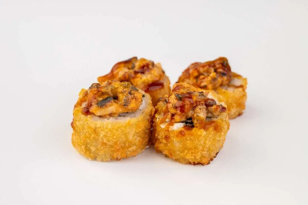 Мини-ролл «Кранч угорь» с манговым соусом