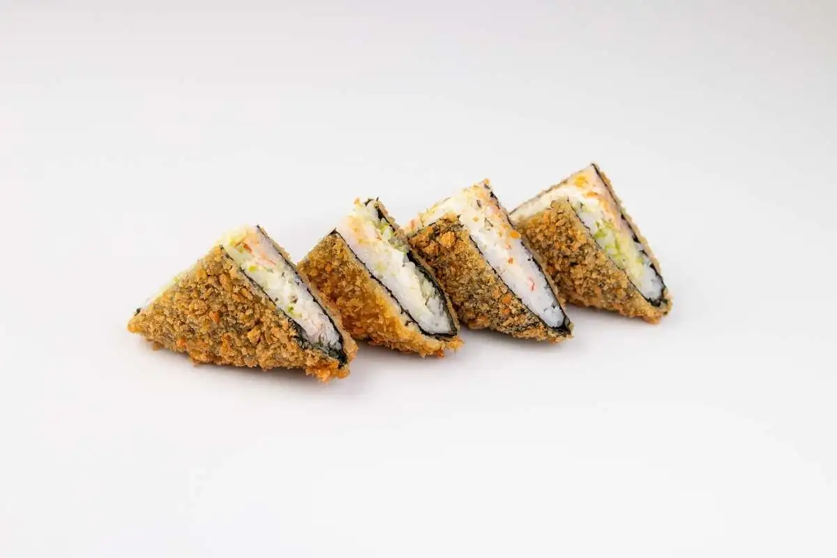 Ролл «Сандочи» со снежным крабом и гуакамоле