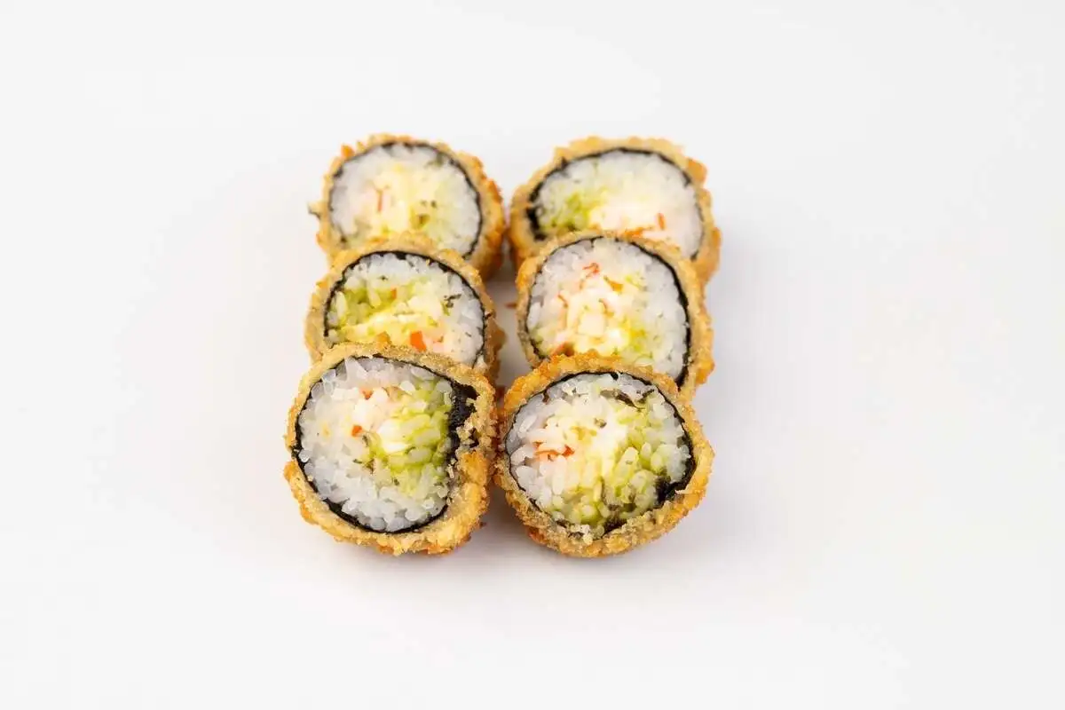 Темпура ролл «Кани» с гуакамоле