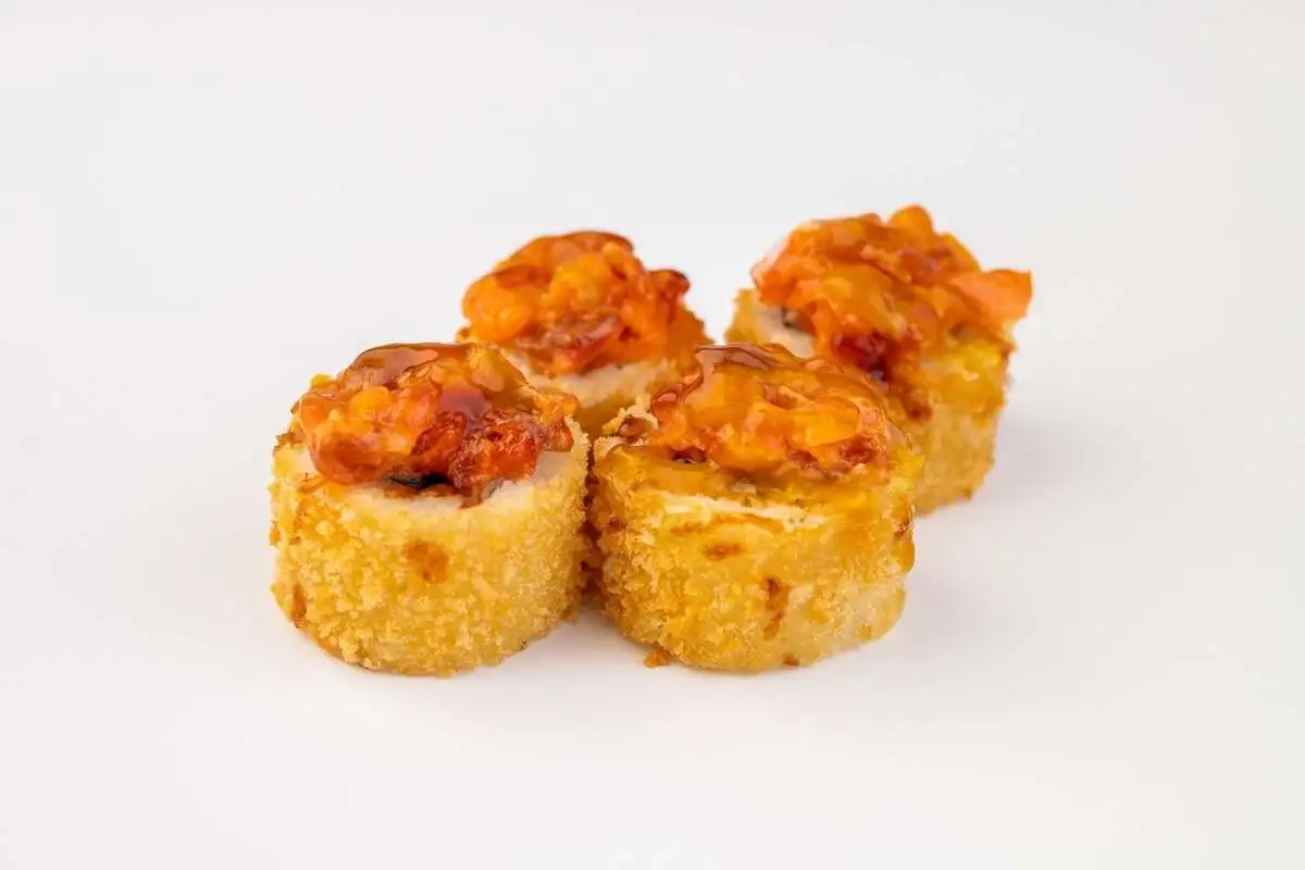 Мини-ролл «Кранч лосось» с манговым соусом