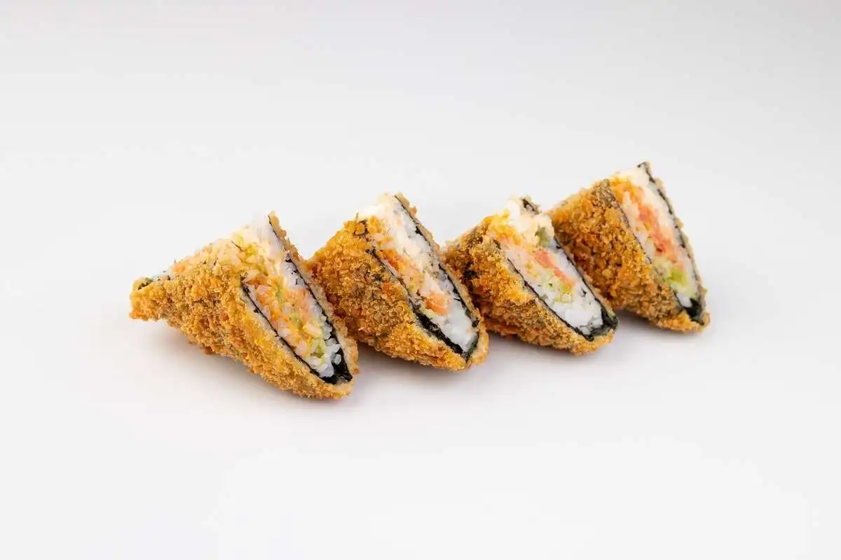 Ролл «Сандочи» с угрём, лососем и гуакамоле