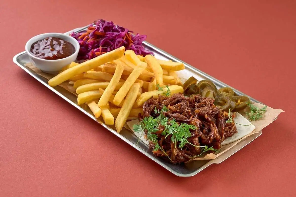 Тарелка на одного с рваной говядиной