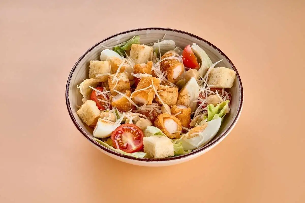 Салат Цезарь с креветками 