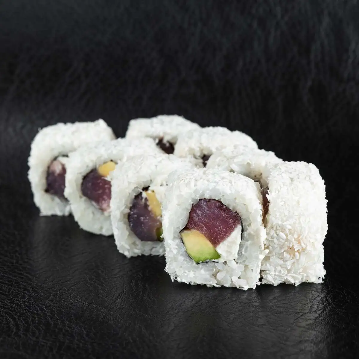 Тунец с авокадо и кокосом_ 8 шт