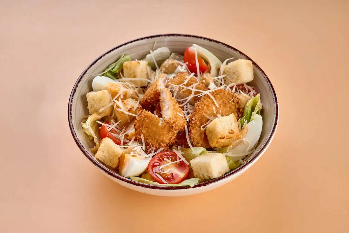 Салат Цезарь с курицей 