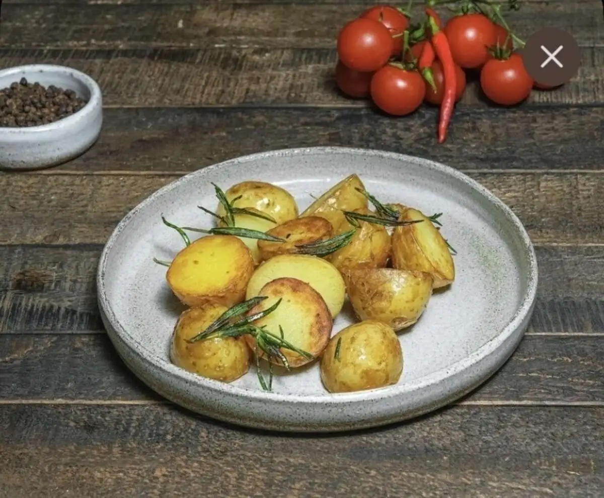 Жареный картофель с розмарином