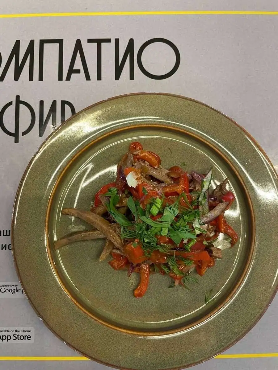  Салат с языком и печеным перцем, 100г