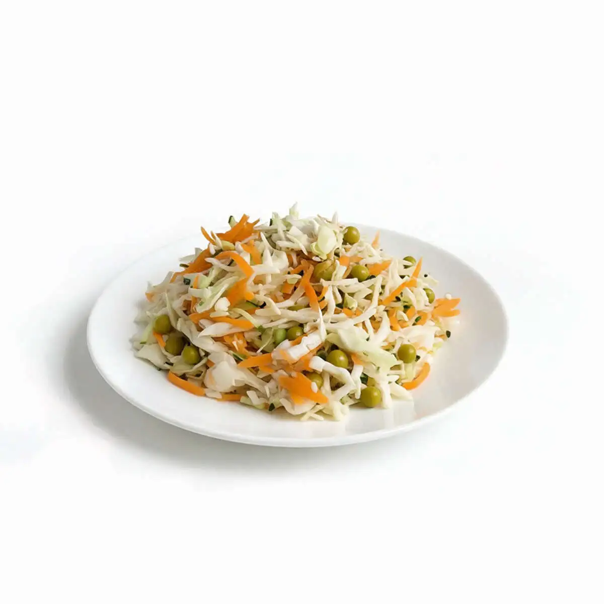 Салат со свежей капустой, морковью и зеленым горошком