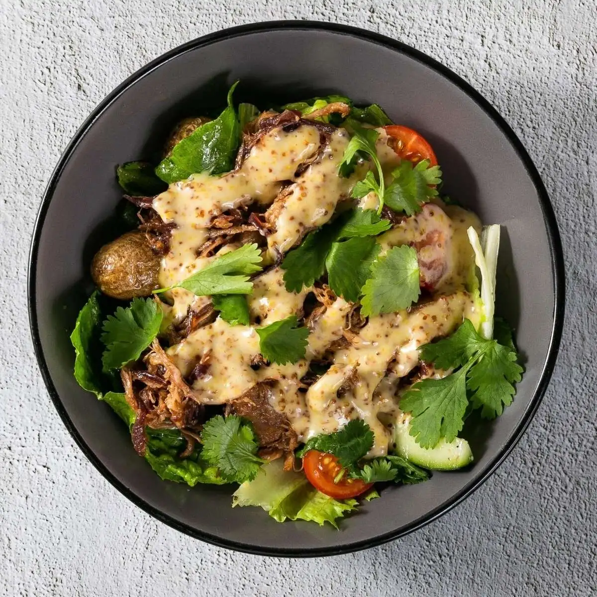 Салат с рваной свининой