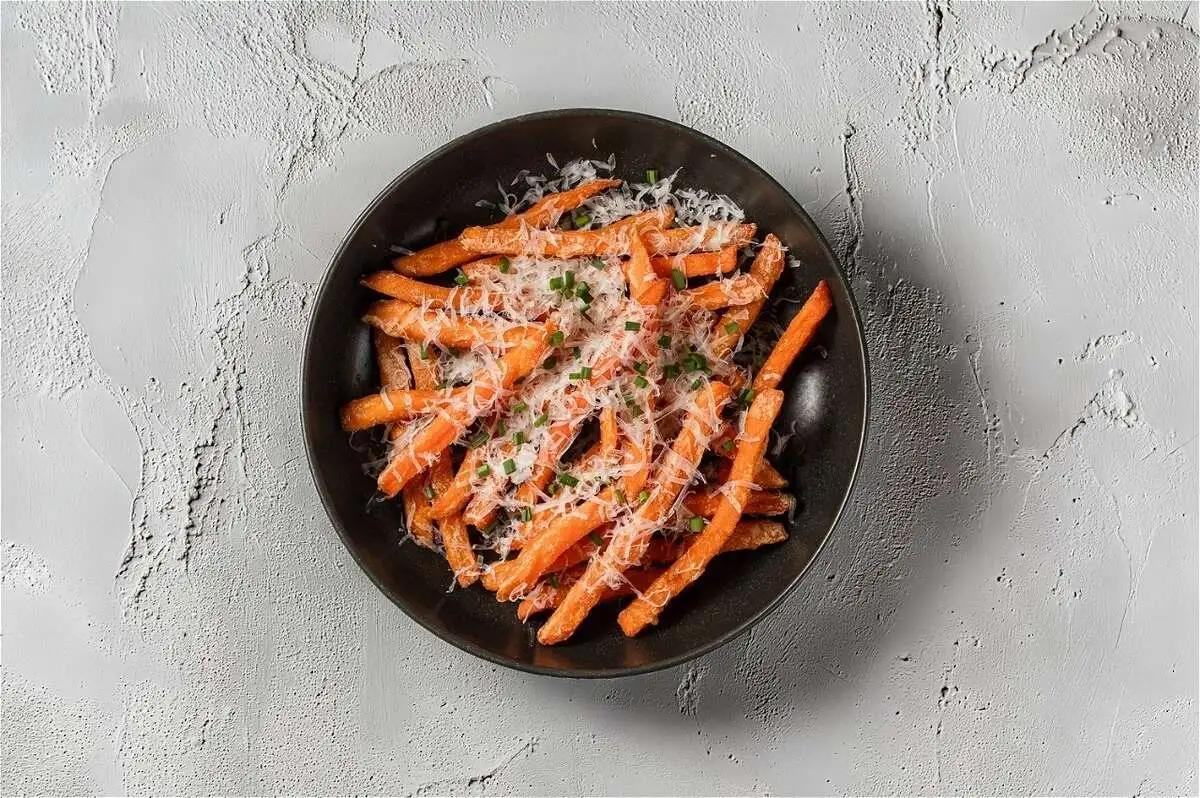 Батат фри под пармезаном