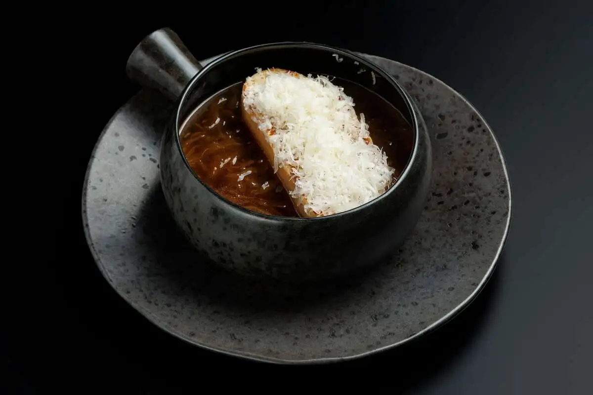 Луковый суп с пармезаном