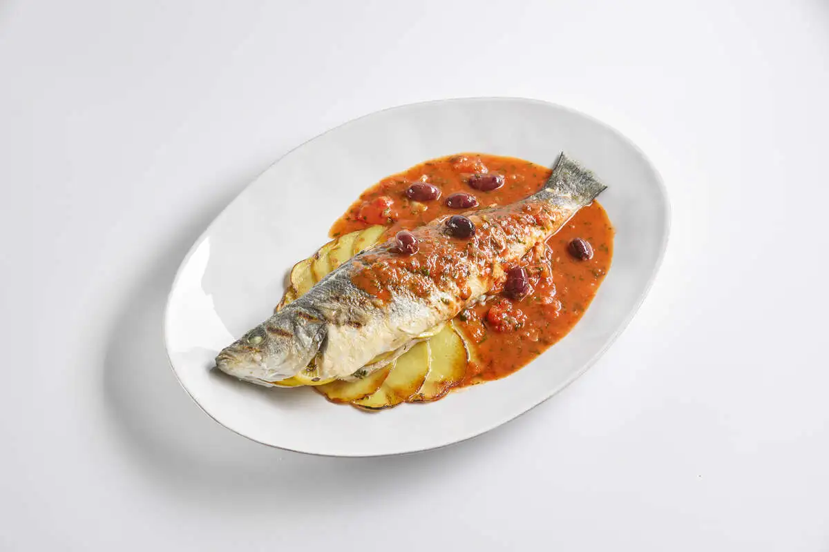 Сибас в соусе аква пацца 